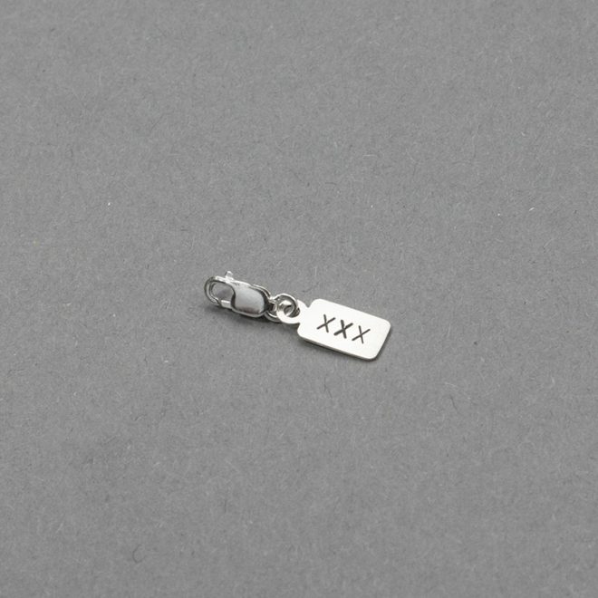 ANHÄNGER MIT KARABINER MIT PERSONALISIERTEM 3LETTERCODE